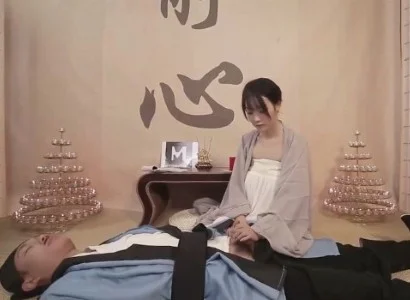Người nữ tu và vị đạo sĩ bị thương