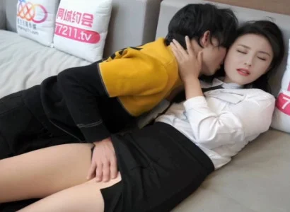 Cô gái làm thư ký chiều sếp trong âm thầm vì tiền