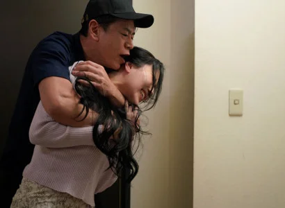 Nữ ca sĩ bị kẻ cuồng nhiệt cưỡng hiếp vì ngoại hình quá quyến rũ
