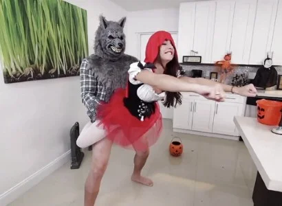 Cô bé chén nhau không thoát