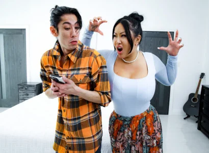 Chàng con trai khiến mẹ kế xăm trổ hàng múp đạt khoái cảm