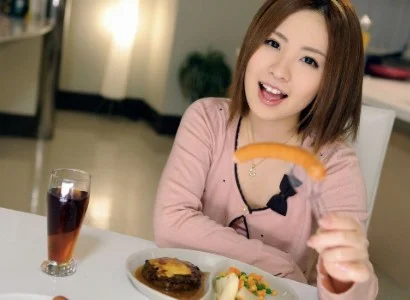 Người đàn ông ăn bữa tối xong rồi địt em