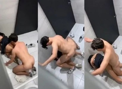 Cặp đôi trong nhà vệ sinh bị quay lén khi đang quan hệ trong nhà vệ sinh